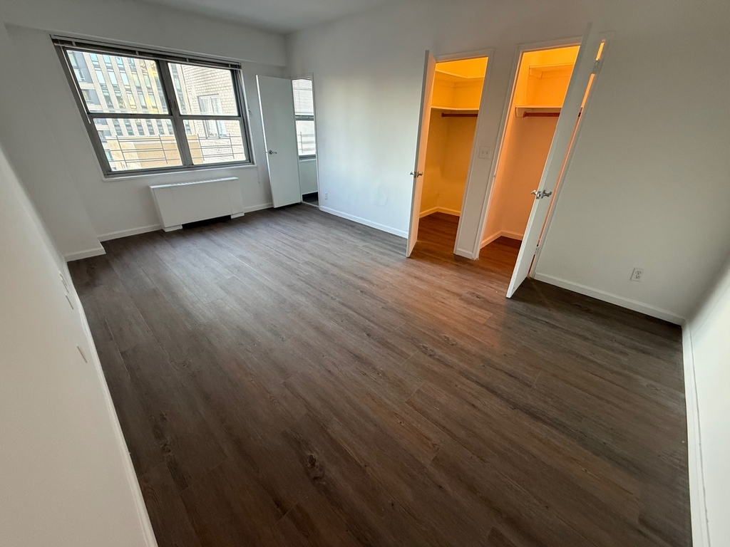 East 64th Street - Photo 11