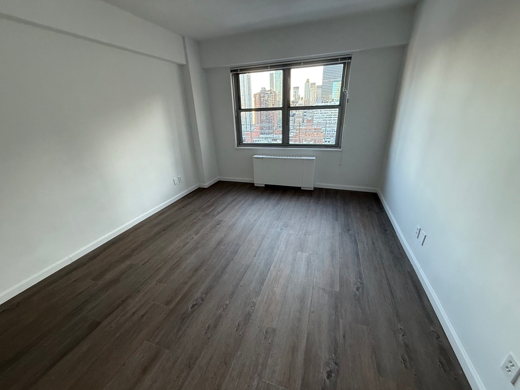 East 64th Street - Photo 9
