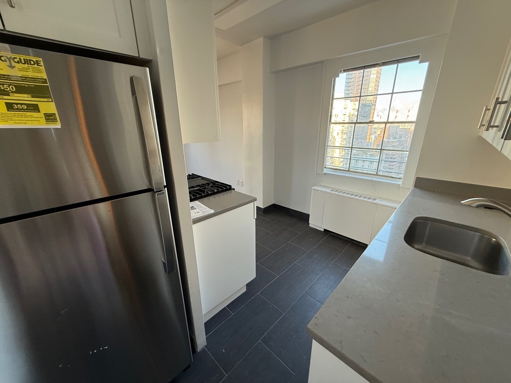 East 64th Street - Photo 15