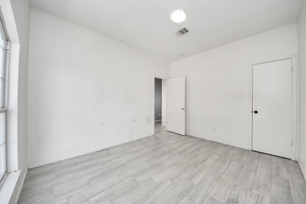 10217 Teneha Drive - Photo 11