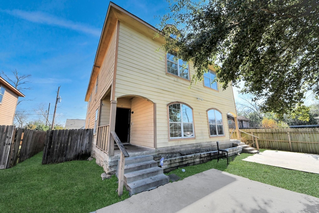 10217 Teneha Drive - Photo 1