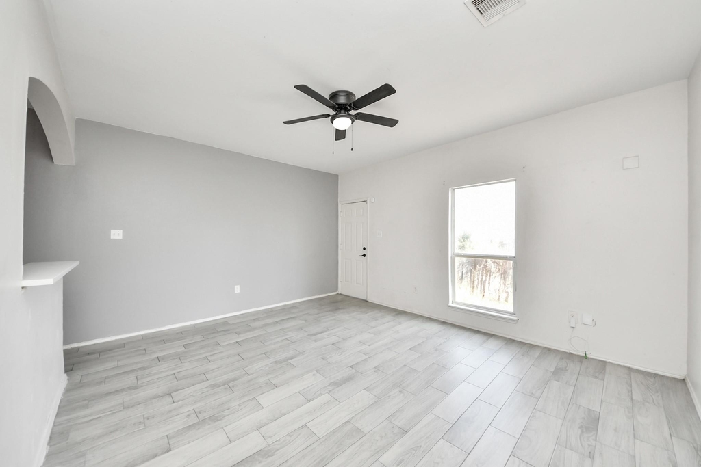 10217 Teneha Drive - Photo 9