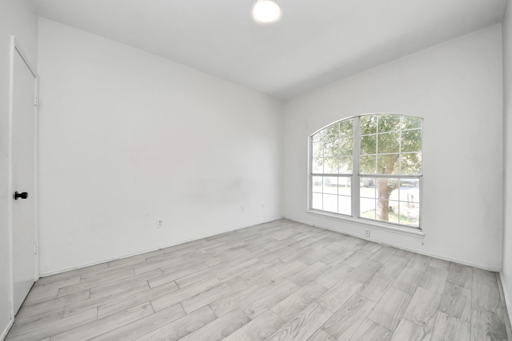 10217 Teneha Drive - Photo 10