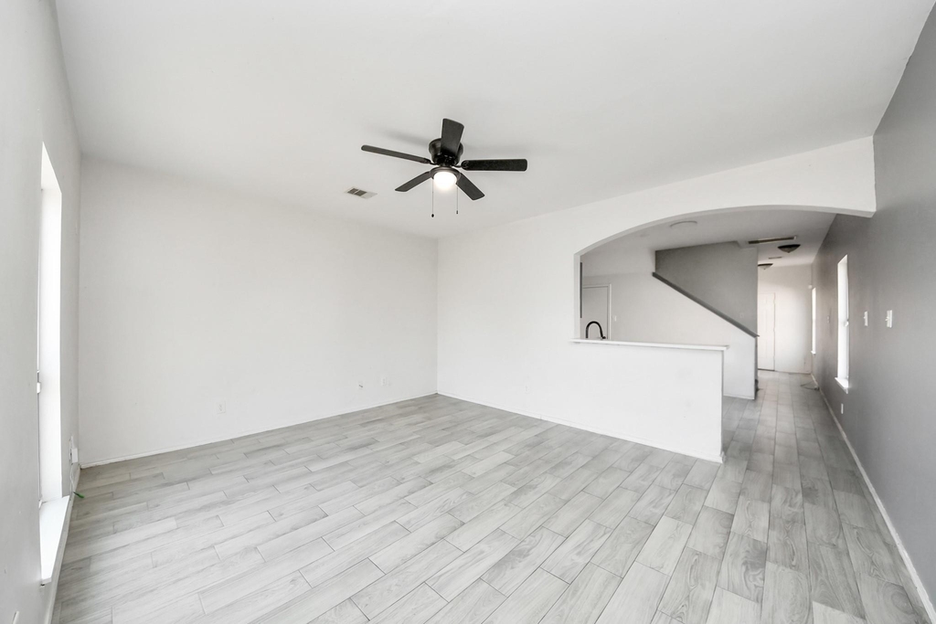 10217 Teneha Drive - Photo 8