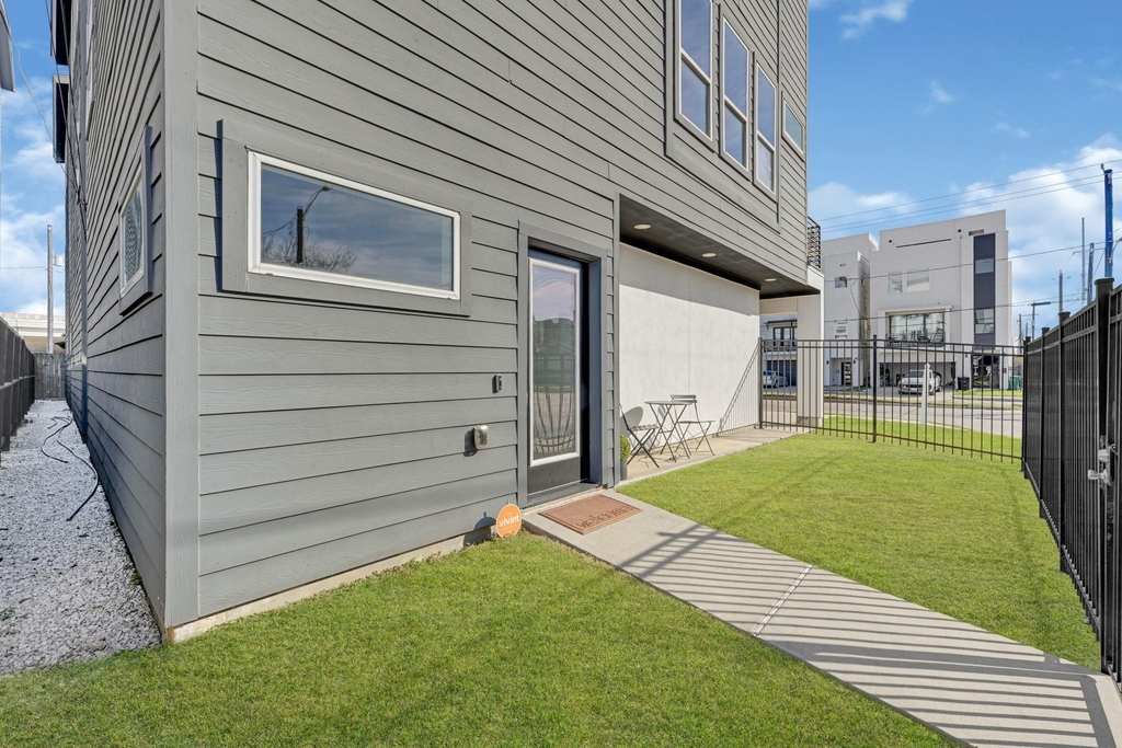 3313 Baer Street - Photo 3
