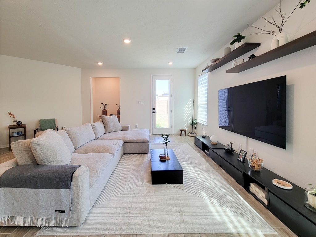 8214 Leisure Point Drive - Photo 2