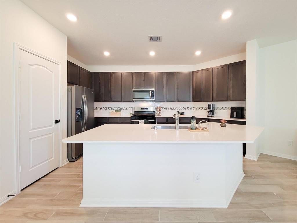 8214 Leisure Point Drive - Photo 10