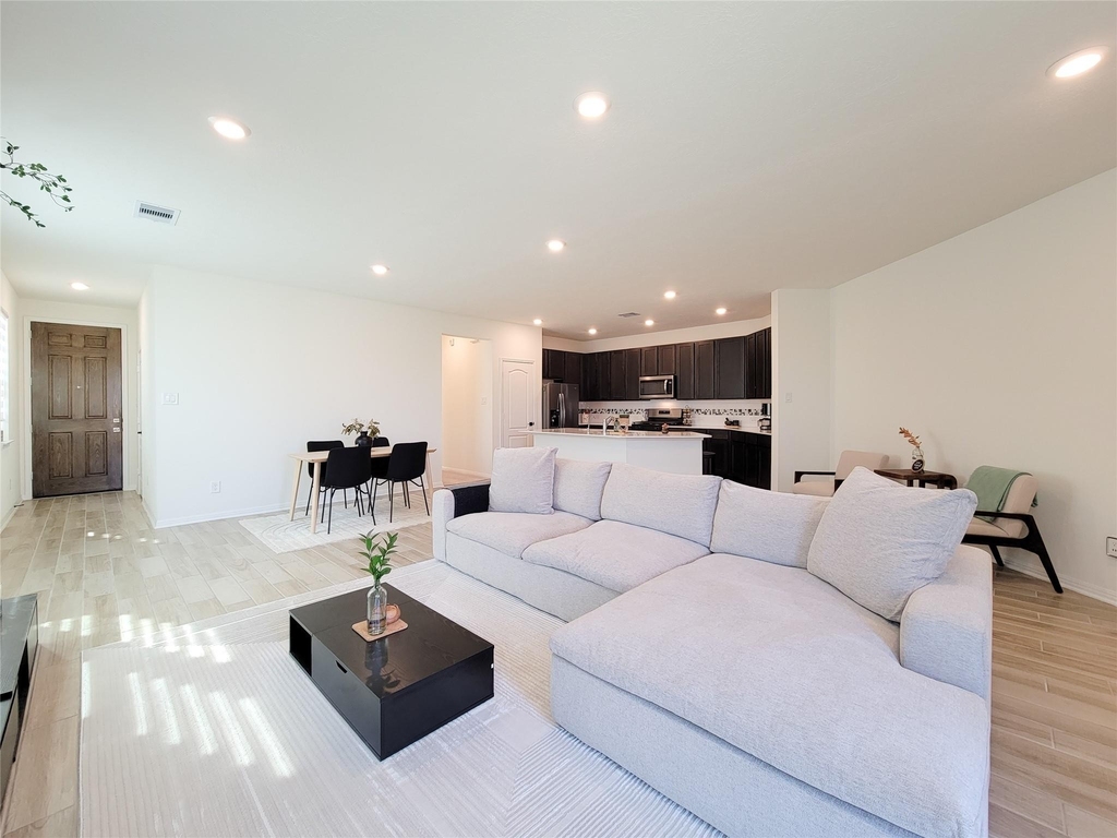 8214 Leisure Point Drive - Photo 11
