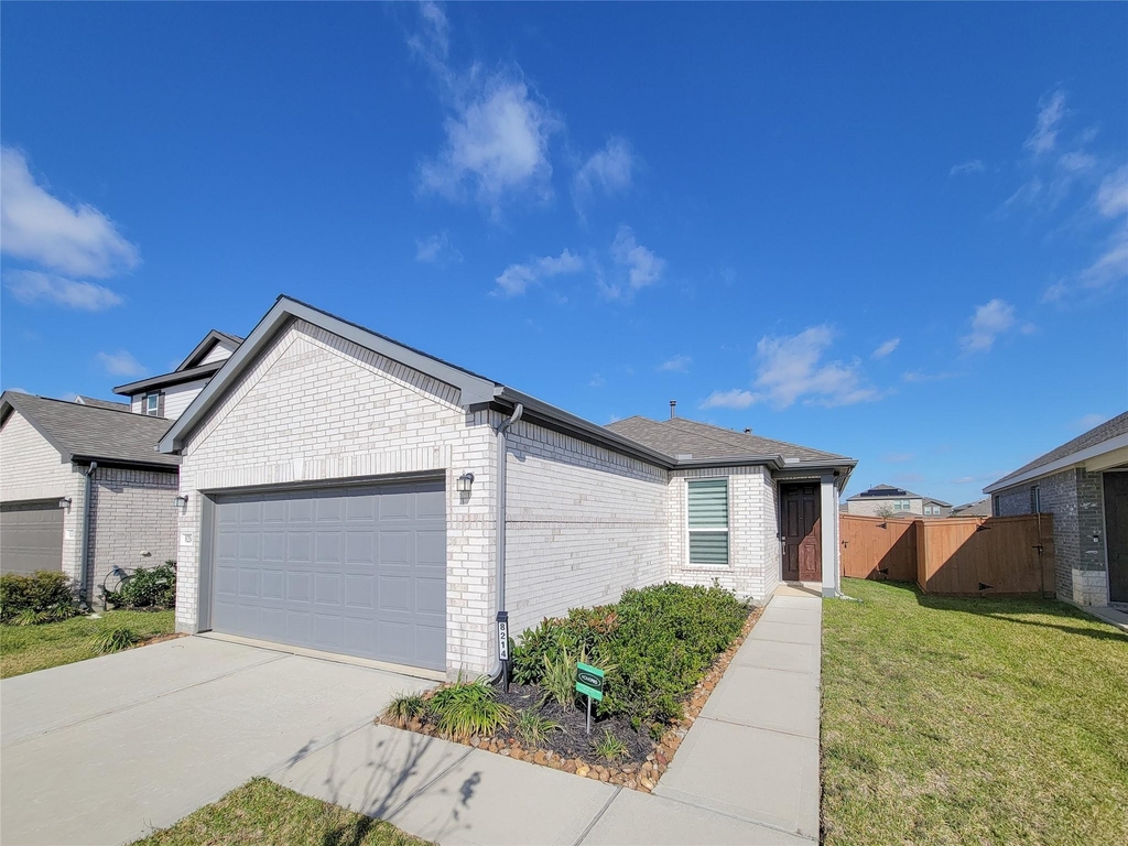 8214 Leisure Point Drive - Photo 0