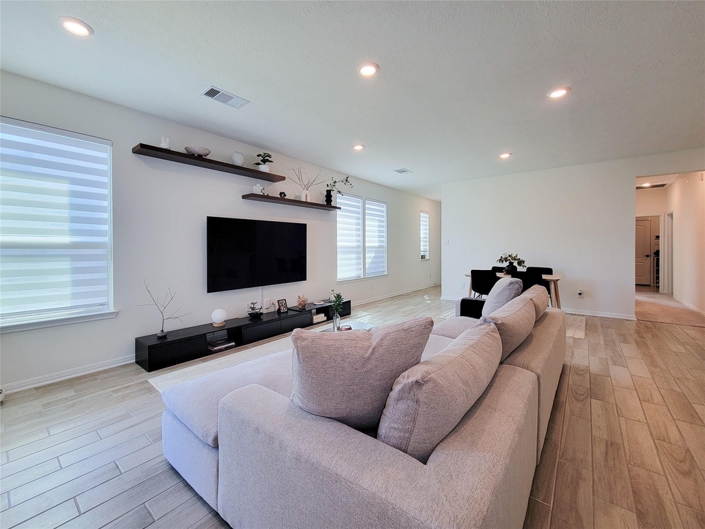 8214 Leisure Point Drive - Photo 5
