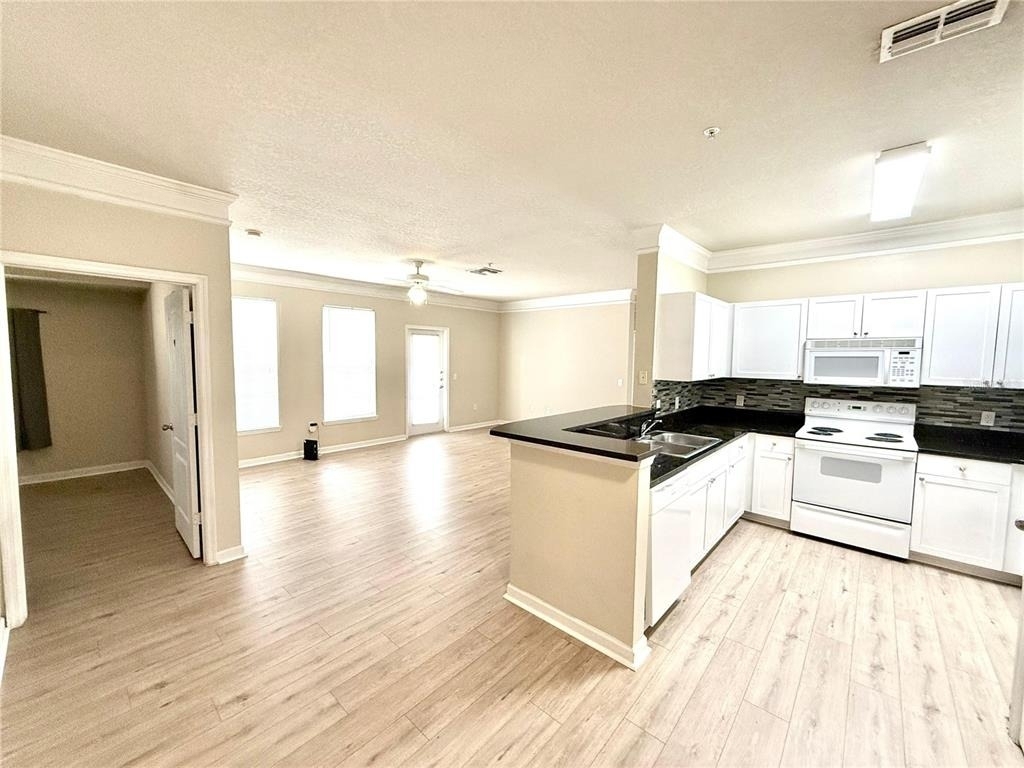 8842 Villa View Circle - Photo 19