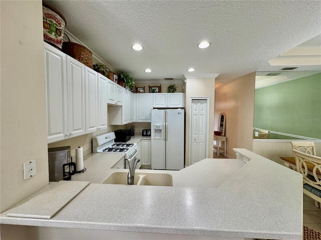 9411 Discovery Terrace - Photo 18