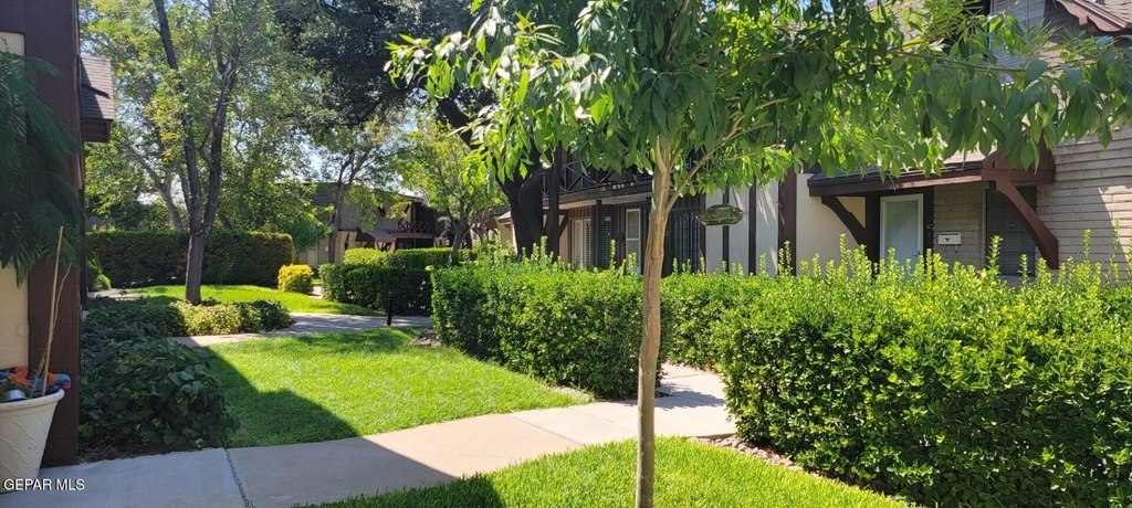500 Thunderbird Drive - Photo 0