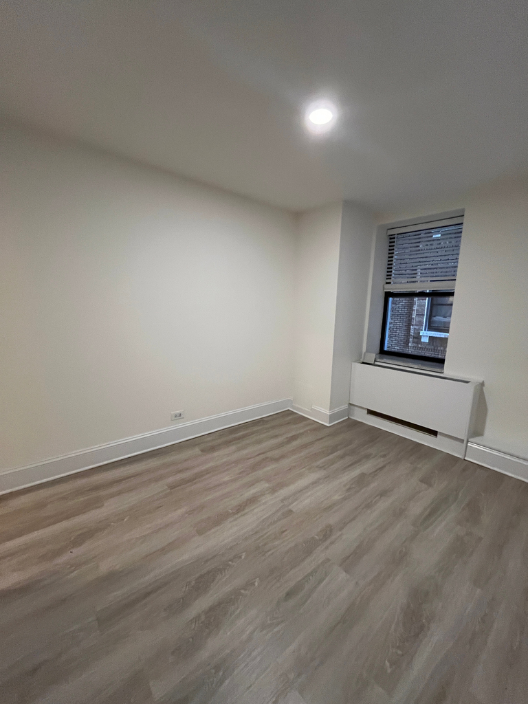 West 34th Street - Photo 0