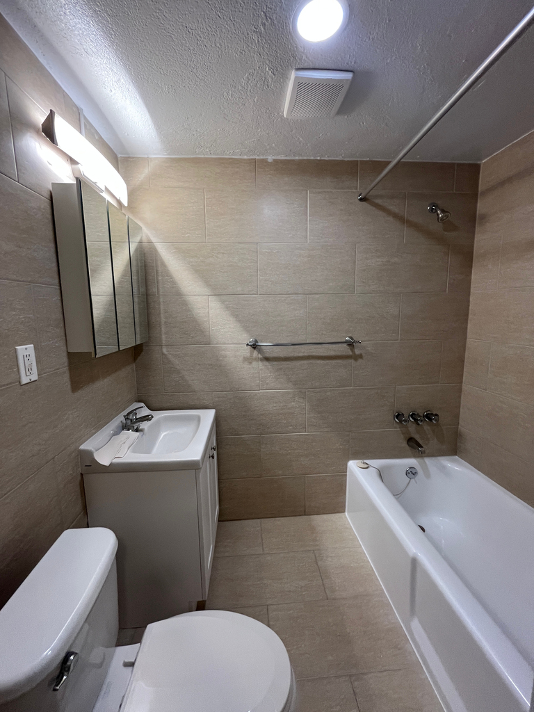 West 34th Street - Photo 5