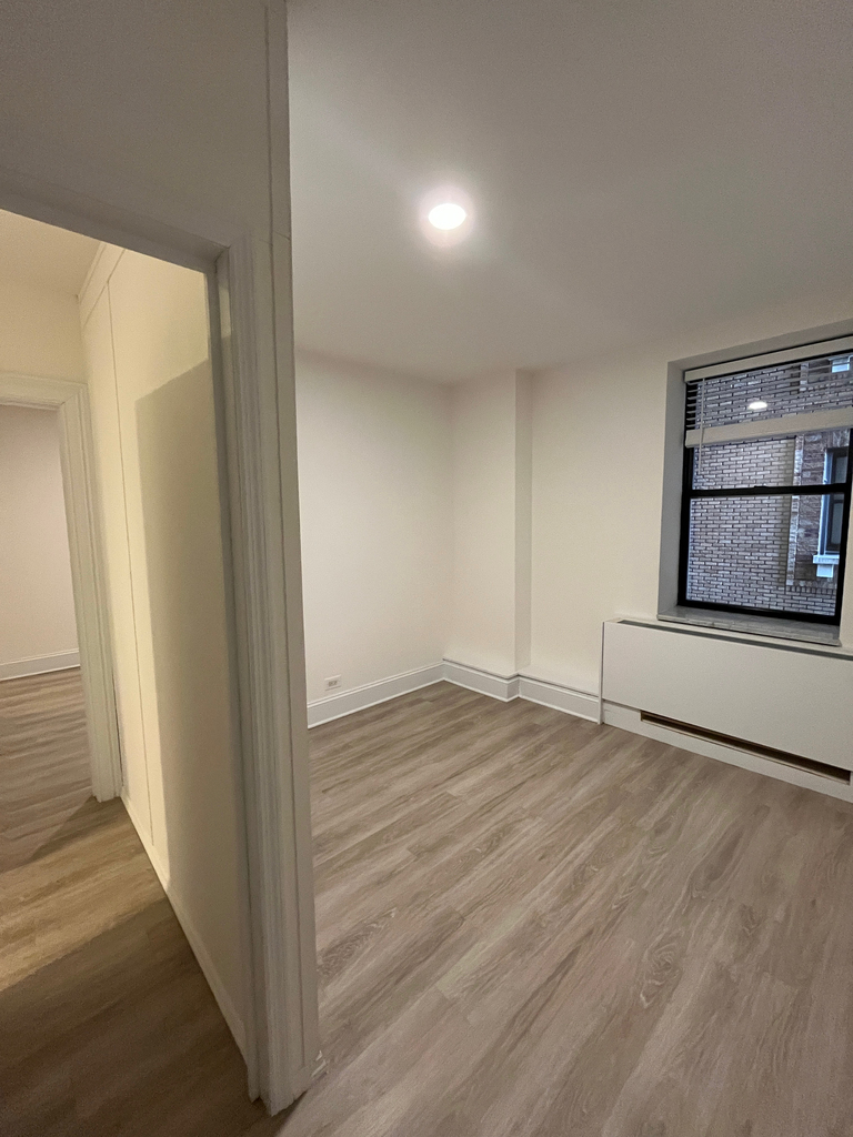 West 34th Street - Photo 1
