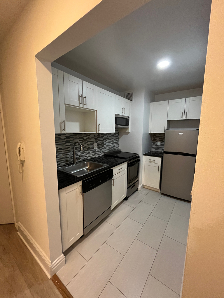 West 34th Street - Photo 2
