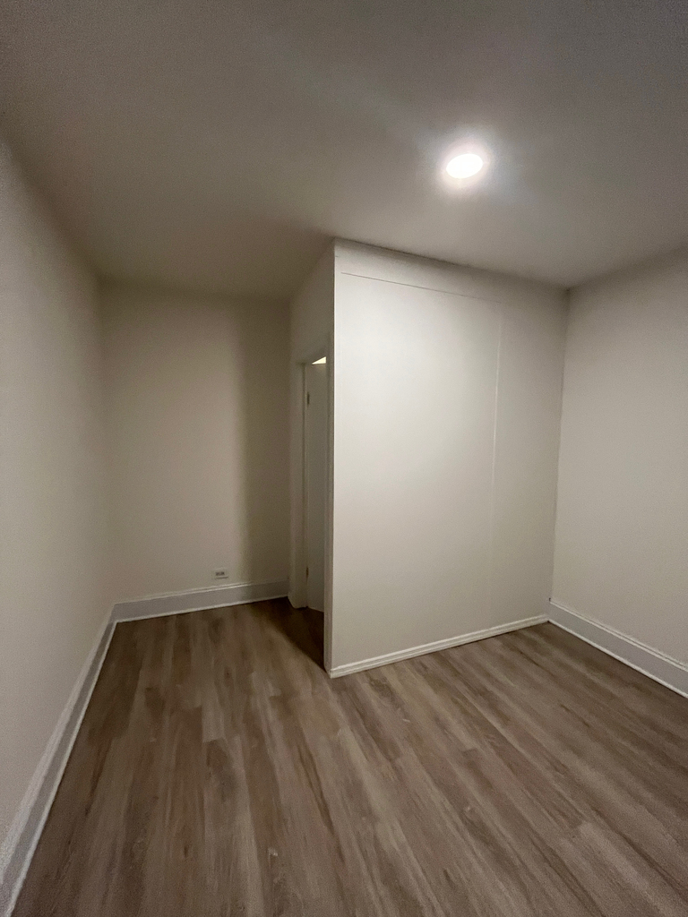West 34th Street - Photo 6