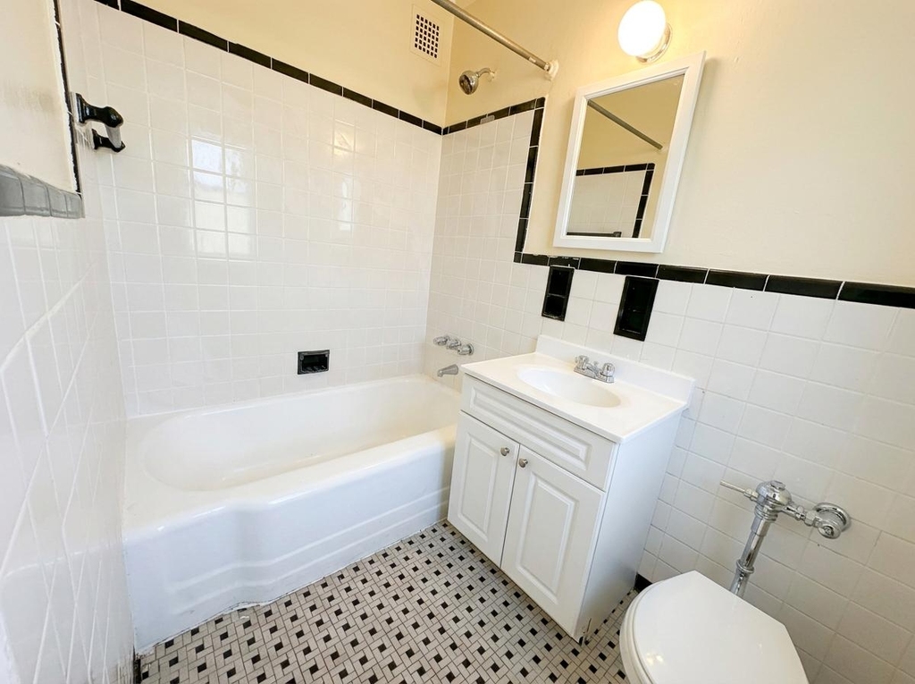 89-29 163rd Street - Photo 3