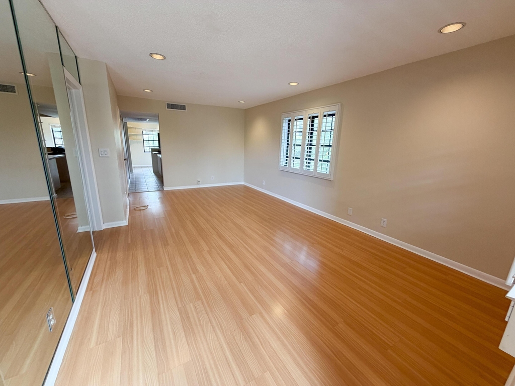 917 Ne 16th Avenue - Photo 0