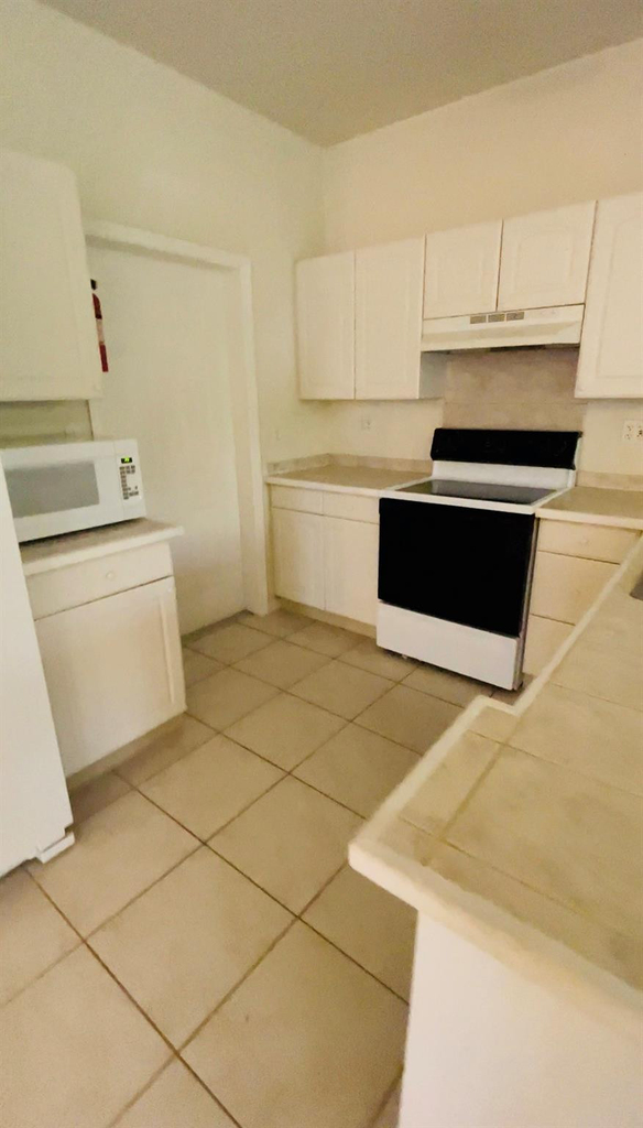 717 Ne 4th Street - Photo 1