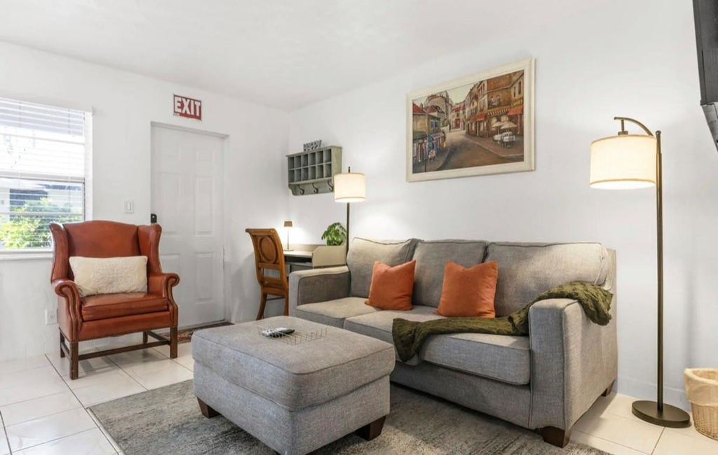820 Ne 16th Avenue - Photo 1