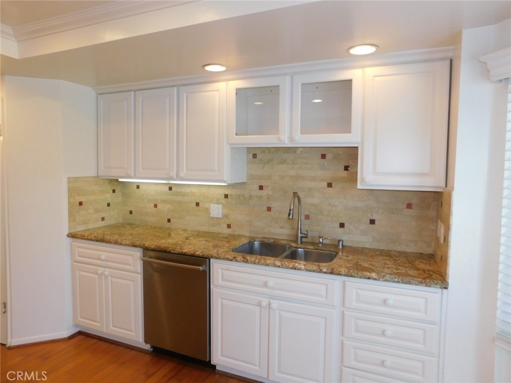 7 Lakeview - Photo 12