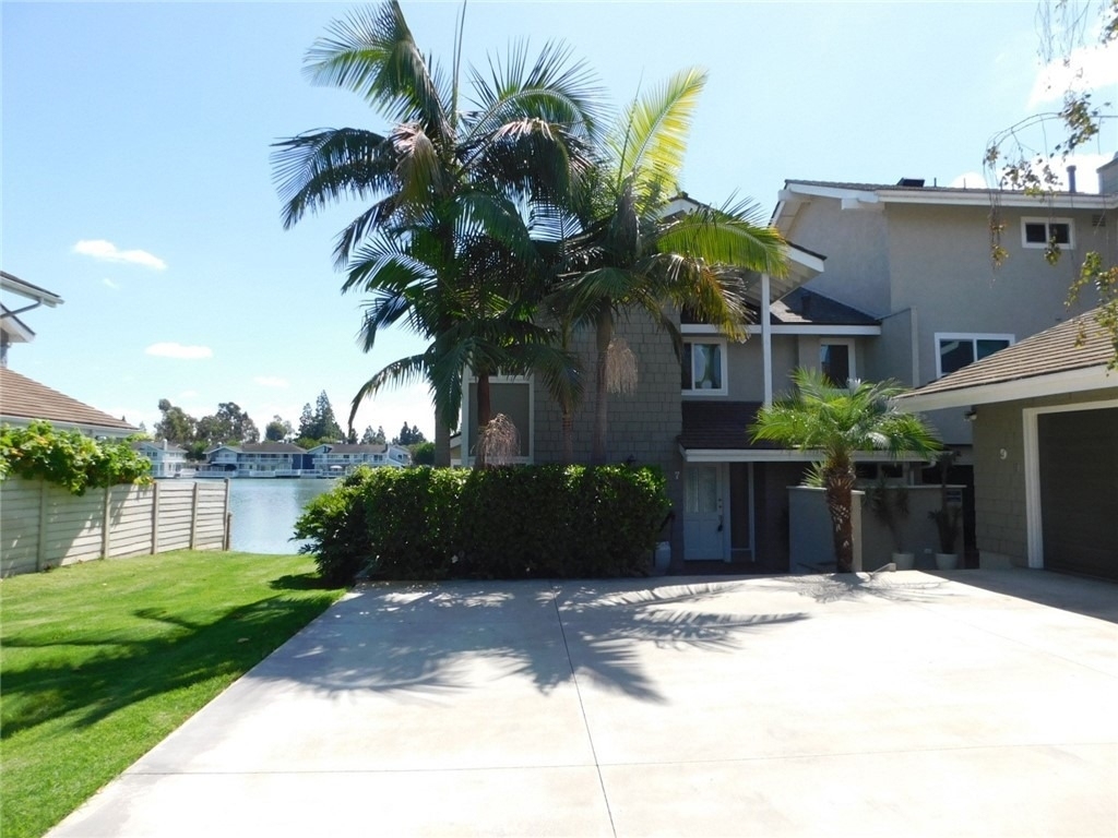 7 Lakeview - Photo 0