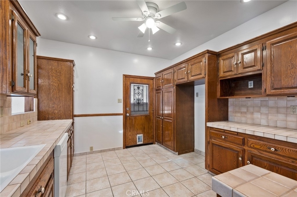 929 E 37th - Photo 15