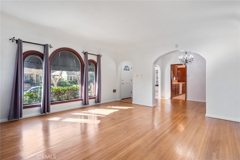 929 E 37th - Photo 9