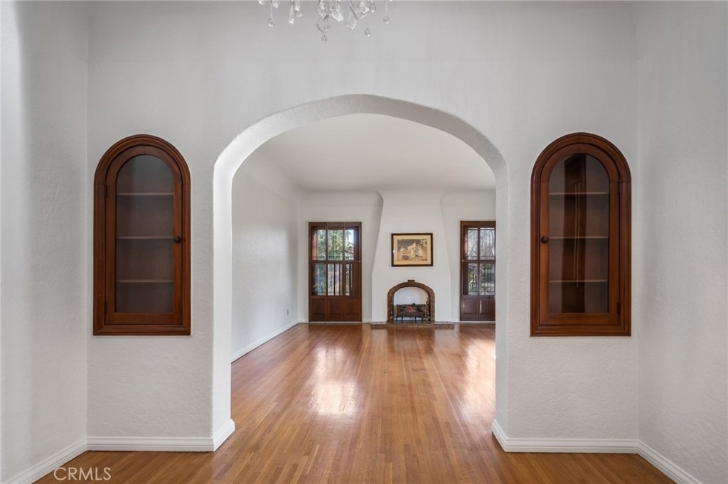 929 E 37th - Photo 11