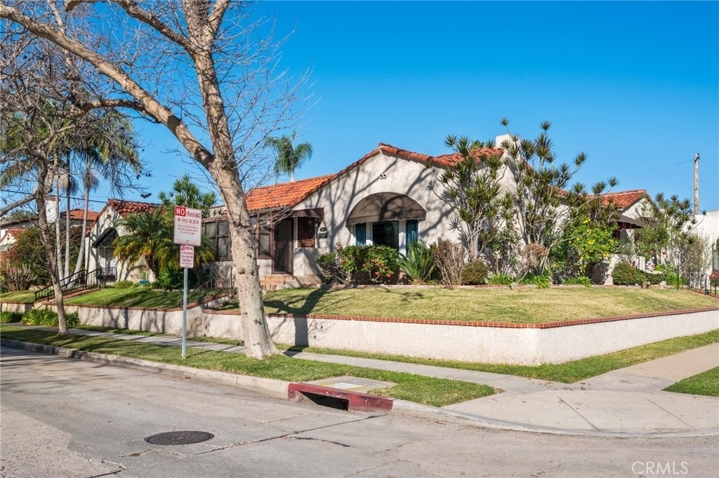 929 E 37th - Photo 4