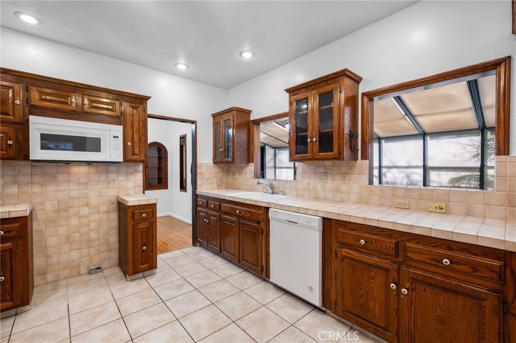 929 E 37th - Photo 16