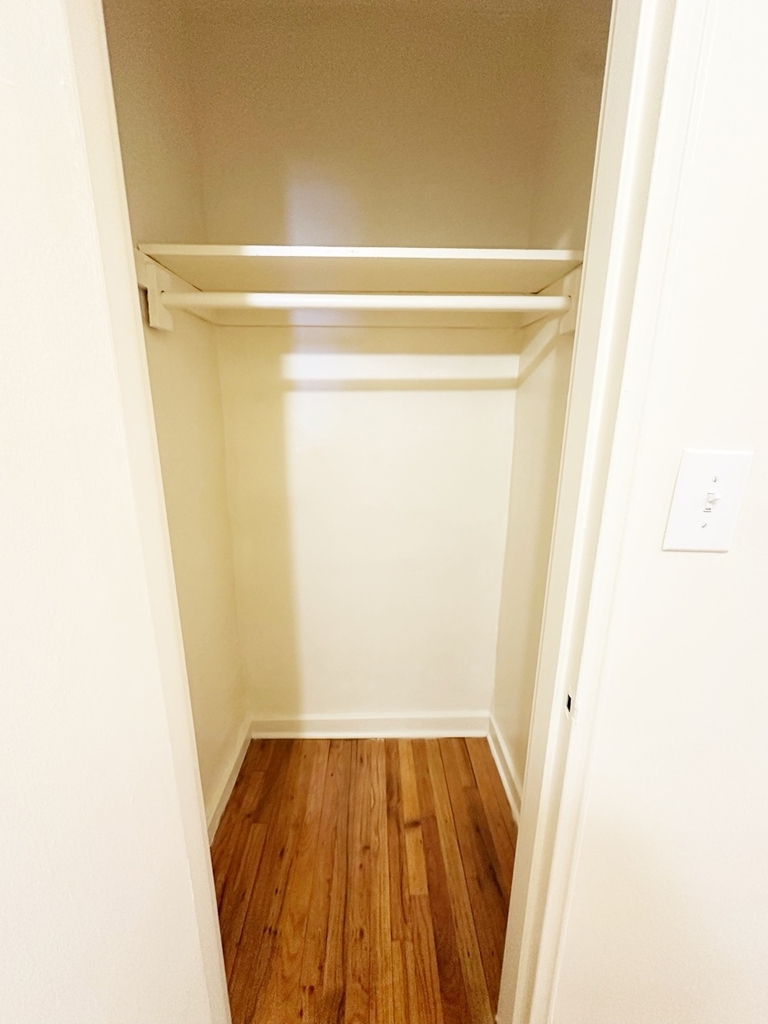 35-15 Leverich Street - Photo 6