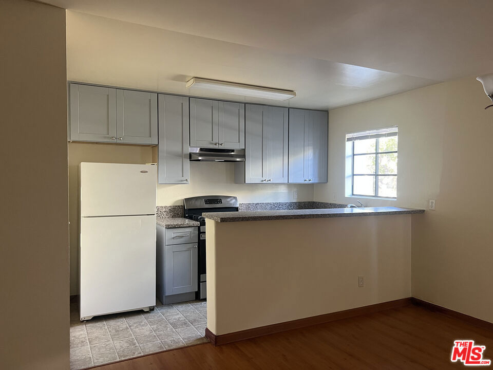 331 S Gramercy Place - Photo 1