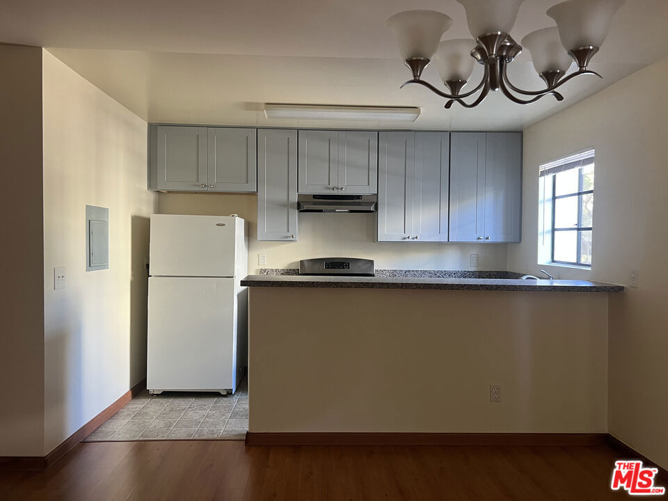331 S Gramercy Place - Photo 2