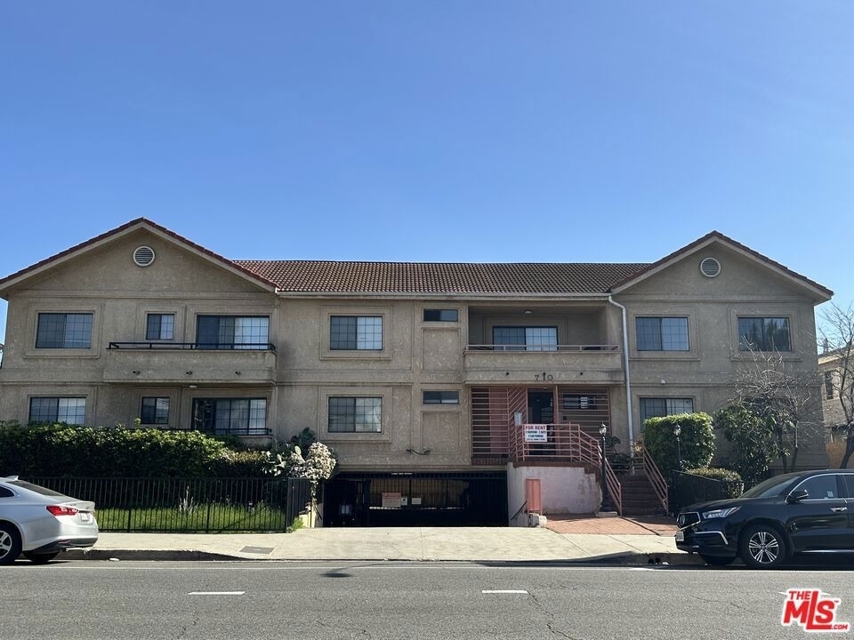 710 Crenshaw Boulevard - Photo 0