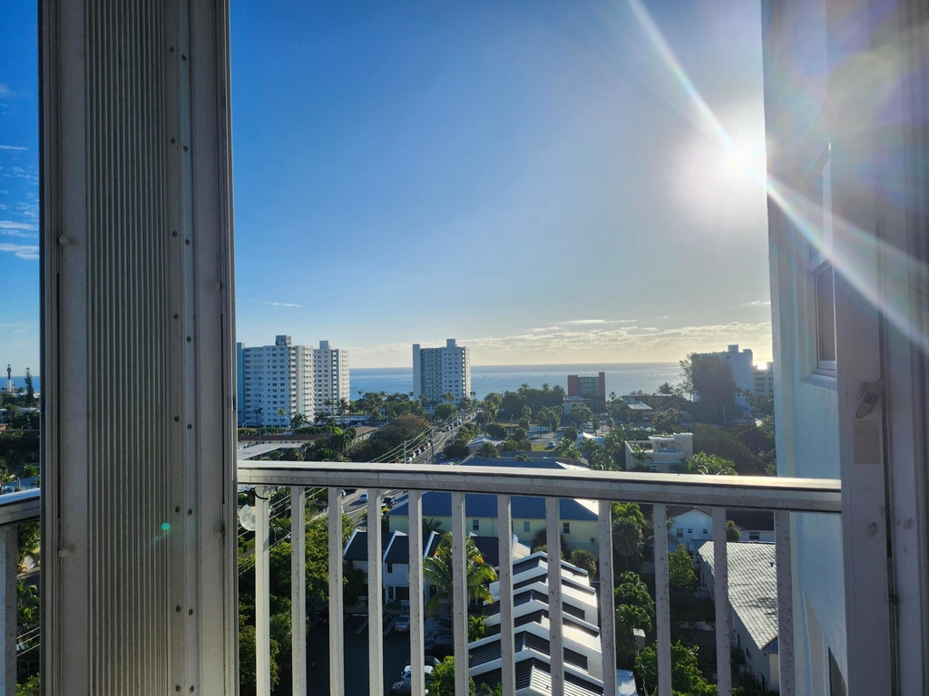 1505 N Riverside Drive - Photo 2