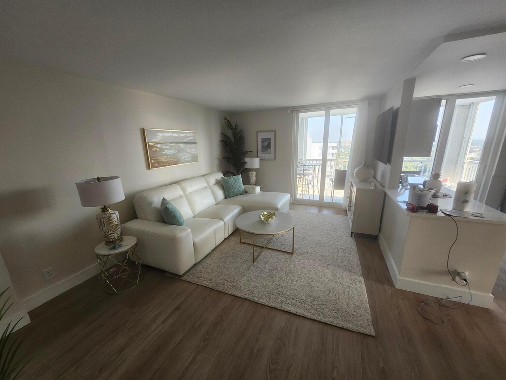 1505 N Riverside Drive - Photo 4