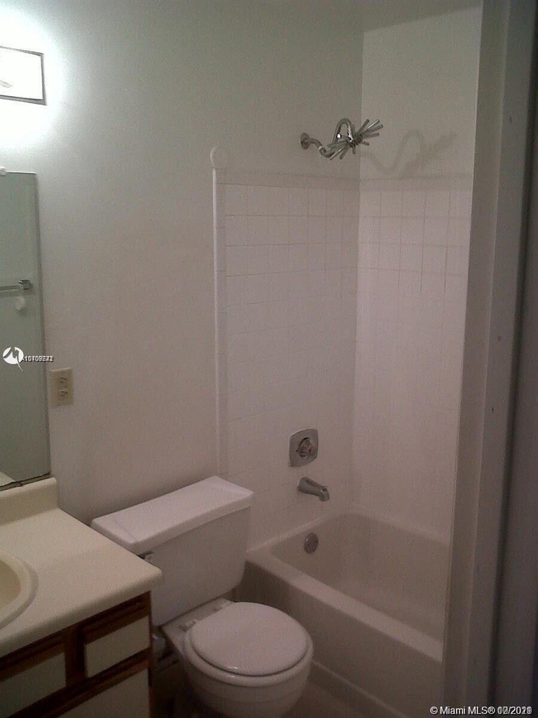 1239 Sw 46th Avenue - Photo 8