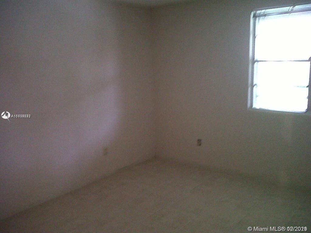 1239 Sw 46th Avenue - Photo 9