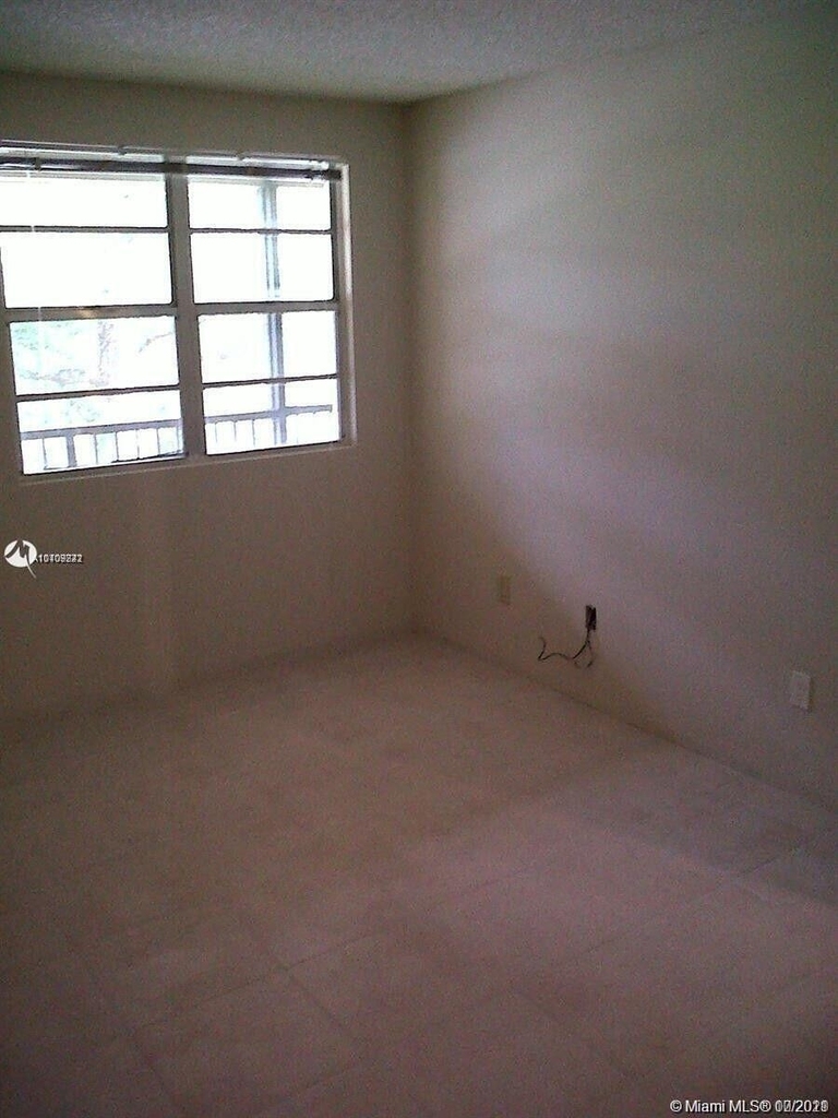 1239 Sw 46th Avenue - Photo 12