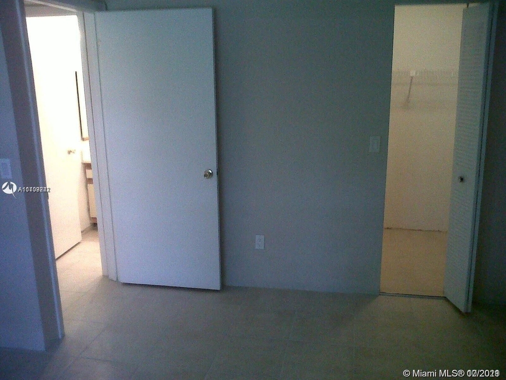 1239 Sw 46th Avenue - Photo 10
