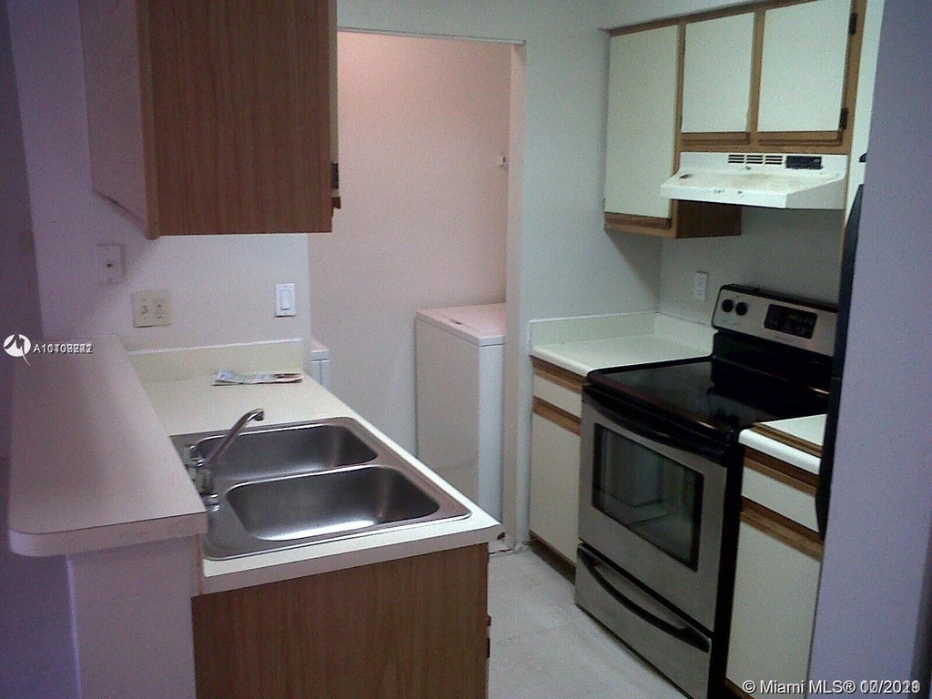 1239 Sw 46th Avenue - Photo 3