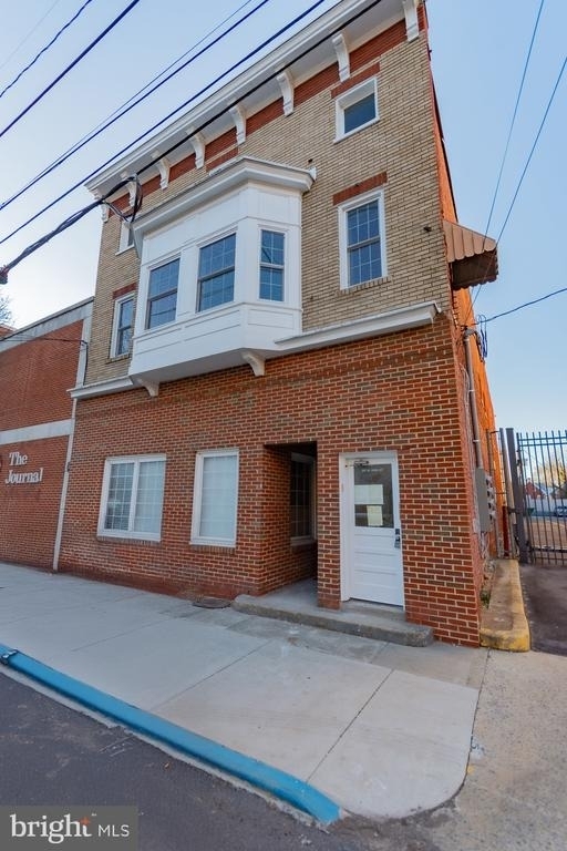 215 W King Street - Photo 22