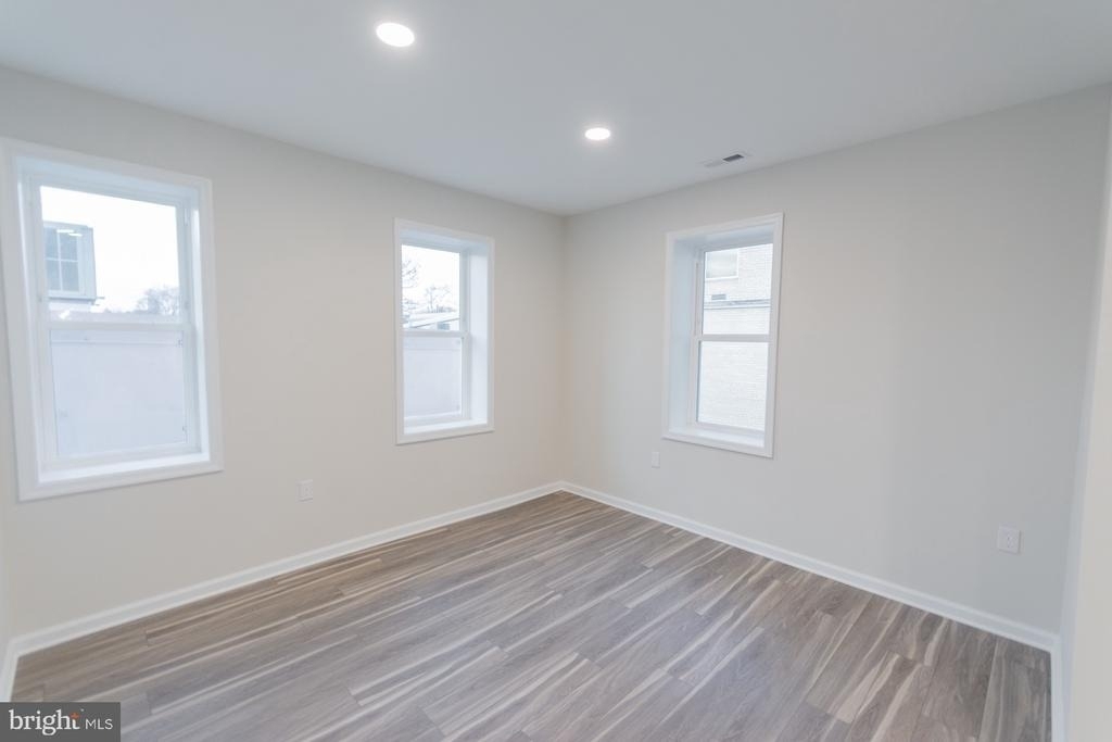215 W King Street - Photo 1
