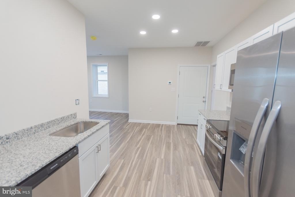 215 W King Street - Photo 5