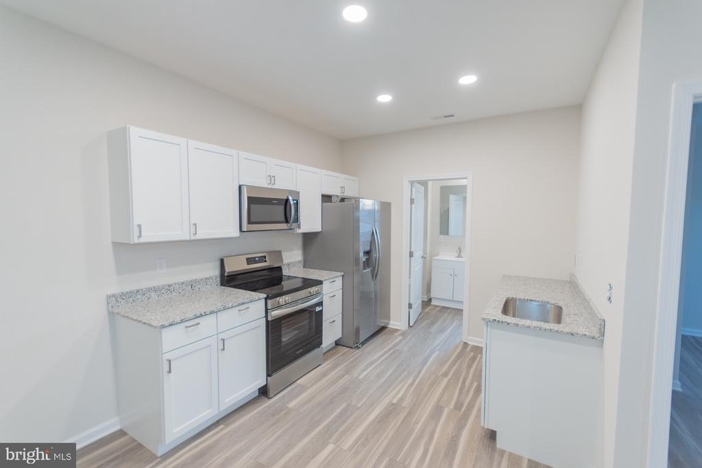 215 W King Street - Photo 3