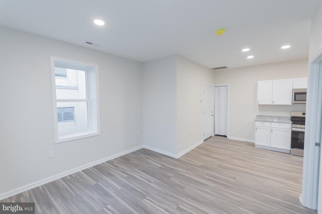 215 W King Street - Photo 6