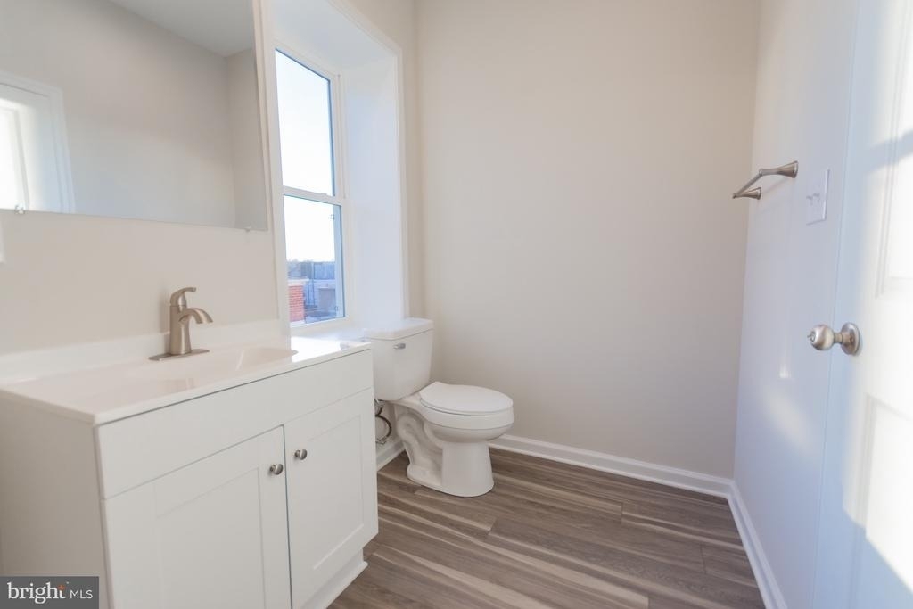 215 W King Street - Photo 17